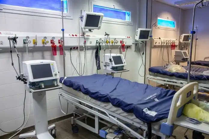 La ocupación de camas en la Provincia permanece “estable” pese al aumento de los casos