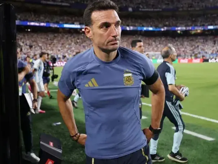 Scaloni conmovido por la entrega del equipo en la semifinal. Foto:AP