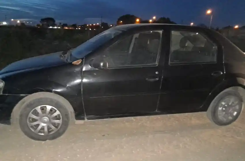 Saltó la reja de una casa, se cruzó a la dueña y escapó