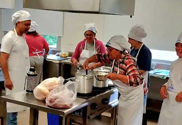 En plena tarea. Prácticas de gastronomía