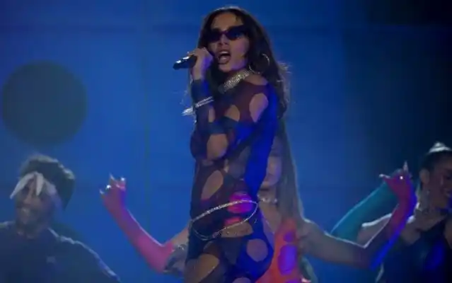 Hospitalizan a Anitta por intoxicación alimentaria