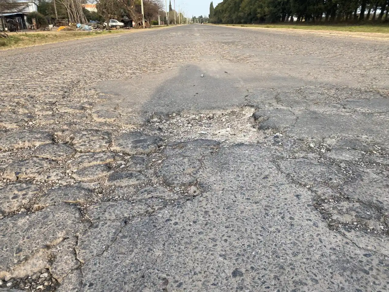 El camino de Villa Jardín está destrozado y los vecinos piden su arreglo.