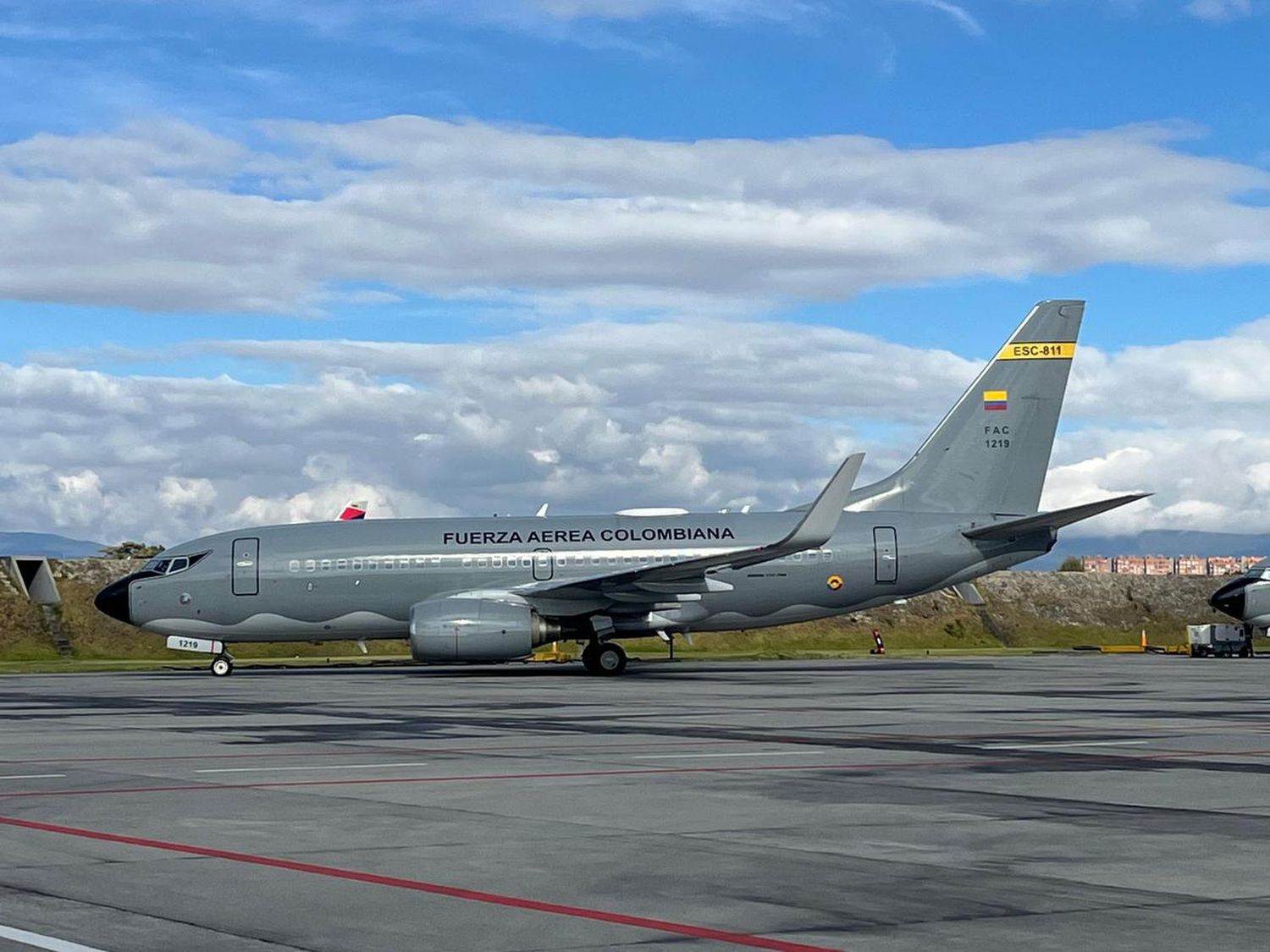 Colombia yields and sends military plane to repatriate migrants after Trump's threats