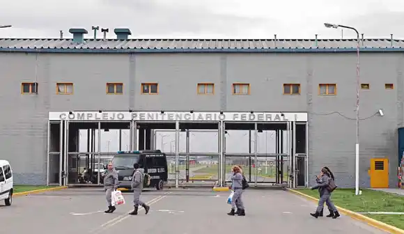 En el tramo final de la campaña electoral, Milei presenta en Ezeiza su reforma del Código Penal con condenas más duras