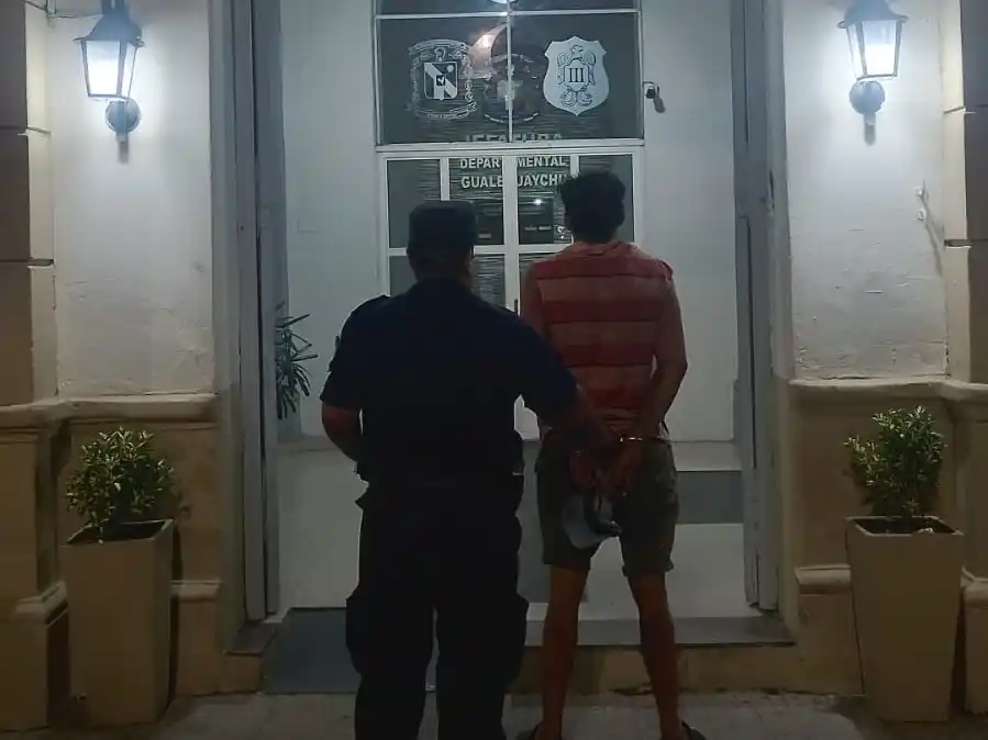 Tras una intervención por violencia de género, detuvieron a un hombre alterado con 32 envoltorios de cocaína