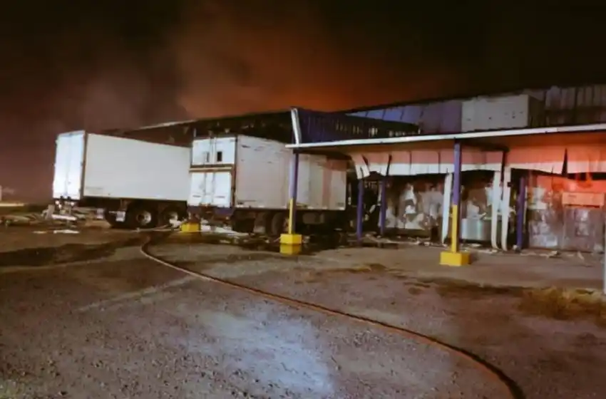 Zona oeste: voraz incendio arrasó con un invernadero de pollos