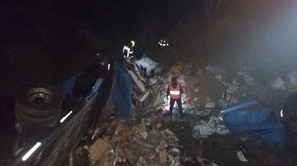 Ruta 9: cayó un camión del puente del arroyo El Tala