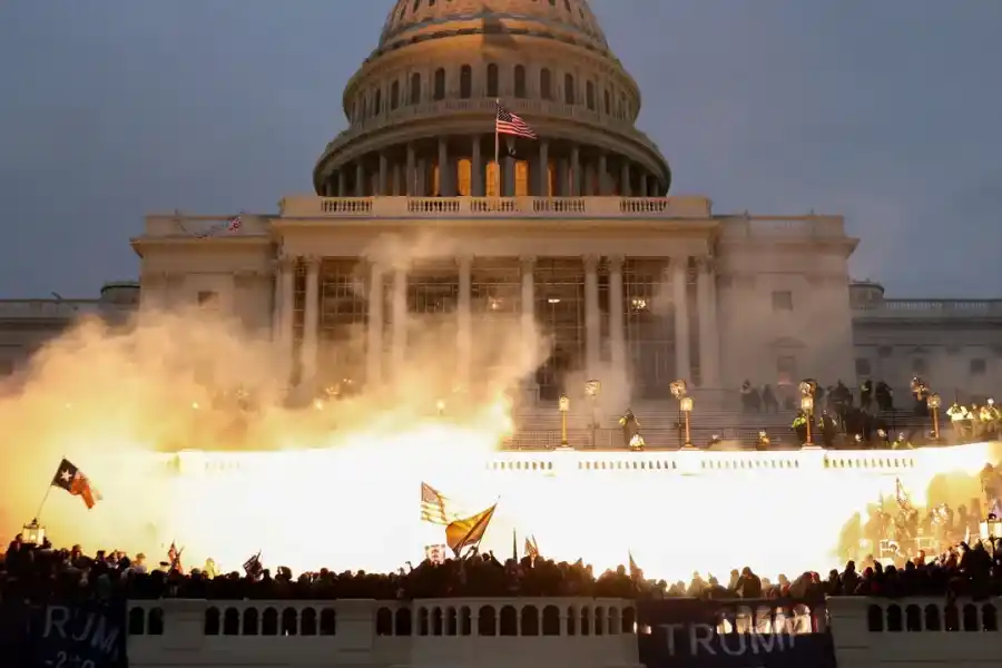 Trump prometió indultar a los asaltantes del Capitolio el primer día de su mandato