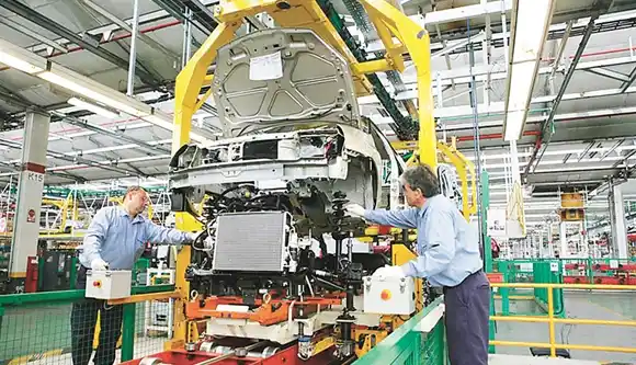 Los salarios reales cayeron casi 5% por la inflación