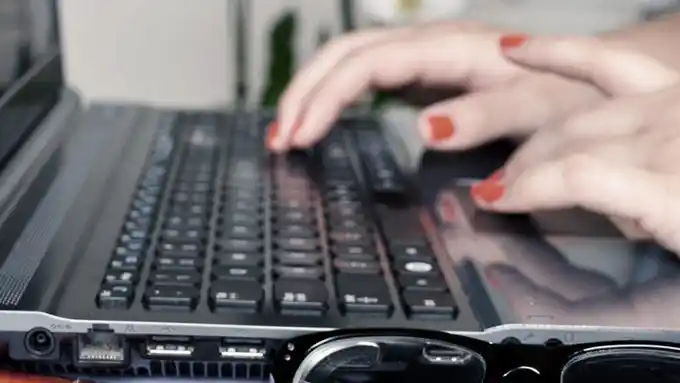 A partir del viernes, los docentes pueden gestionar el préstamo para comprar computadoras