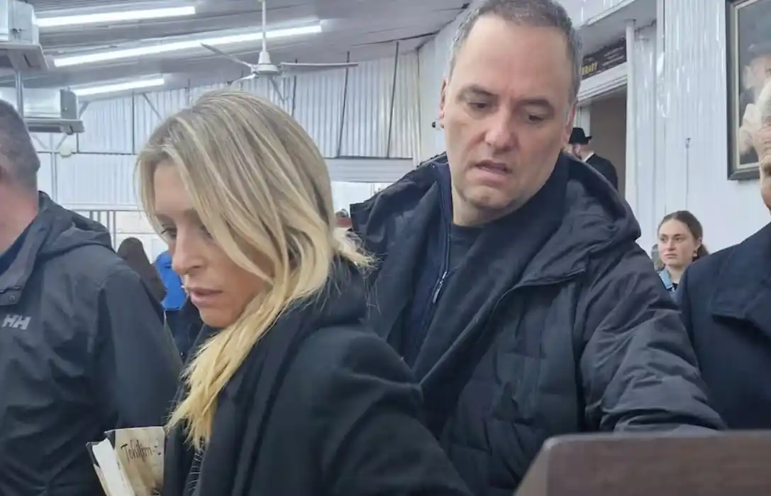 Adorni compró departamento en Caballito