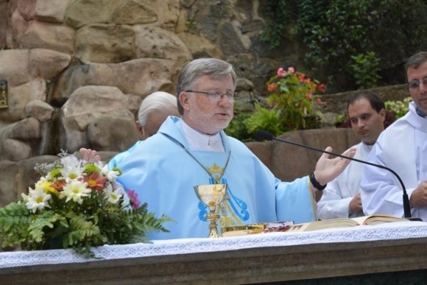 En su visita por Suardi, el Monseñor Torres pidió que los dirigentes no mientan