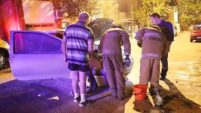 Se le incendió el auto cuando iba a ingresar a su garage