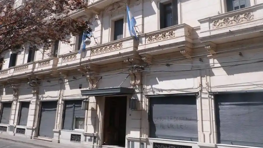 Viernes de puertas cerradas en todas las sedes de la UNR
