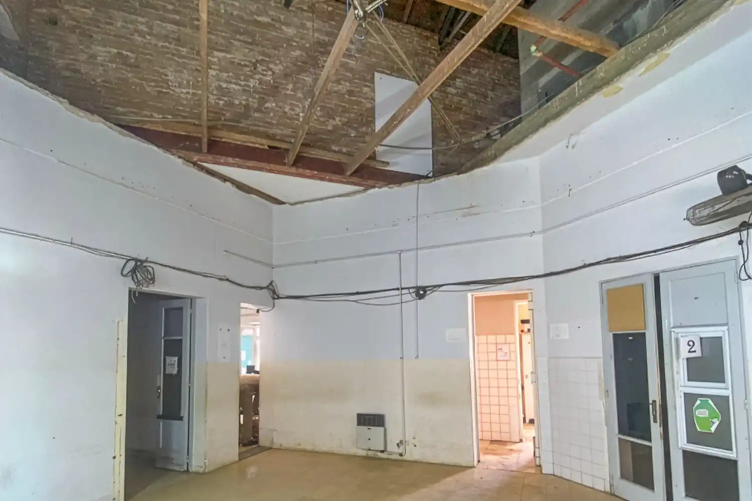 Tras la caída del cielorraso de la guardia, comenzarán las reparaciones en el Hospital Centenario