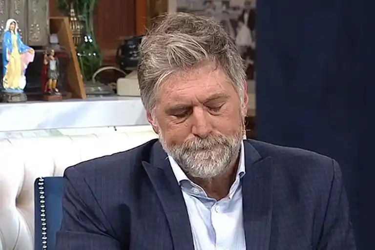 El chat y las dos palabras que complican a Horacio Cabak y a una fotógrafa