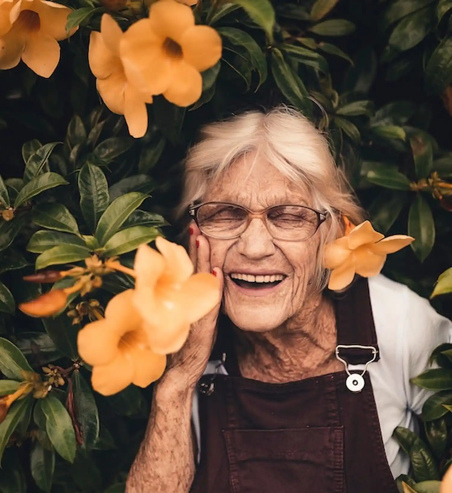 Romper estereotipos también es mostrar alegría, deseo y vitalidad en la madurez. Envejecer no es apagarse: es florecer distinto.