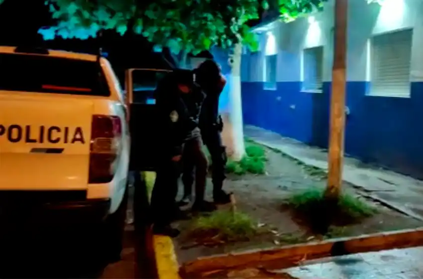 Con un arma de juguete, robó un celular: fue detenido