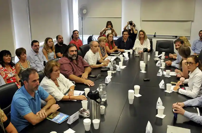 Nueva oferta a los docentes bonaerenses: el sueldo inicial subiría a $29 mil