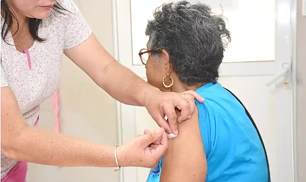 Los mayores de 65 años se suman a la vacunación antigripal
