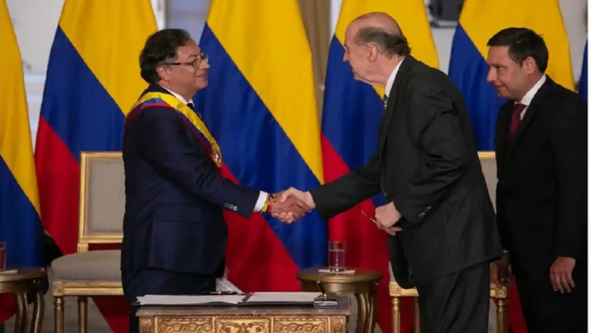 Pelea entre Álvaro Leyva y Petro sube de tono: el excanciller asegura que el mandatario sufre de «drogadicción»