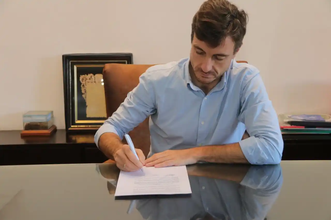 Lucas Ghi inhabilitó el boliche Pinar de Rocha por 30 días tras un recital de Damas Gratis y apuntó contra "quienes se ensañan en no cumplir las normas"