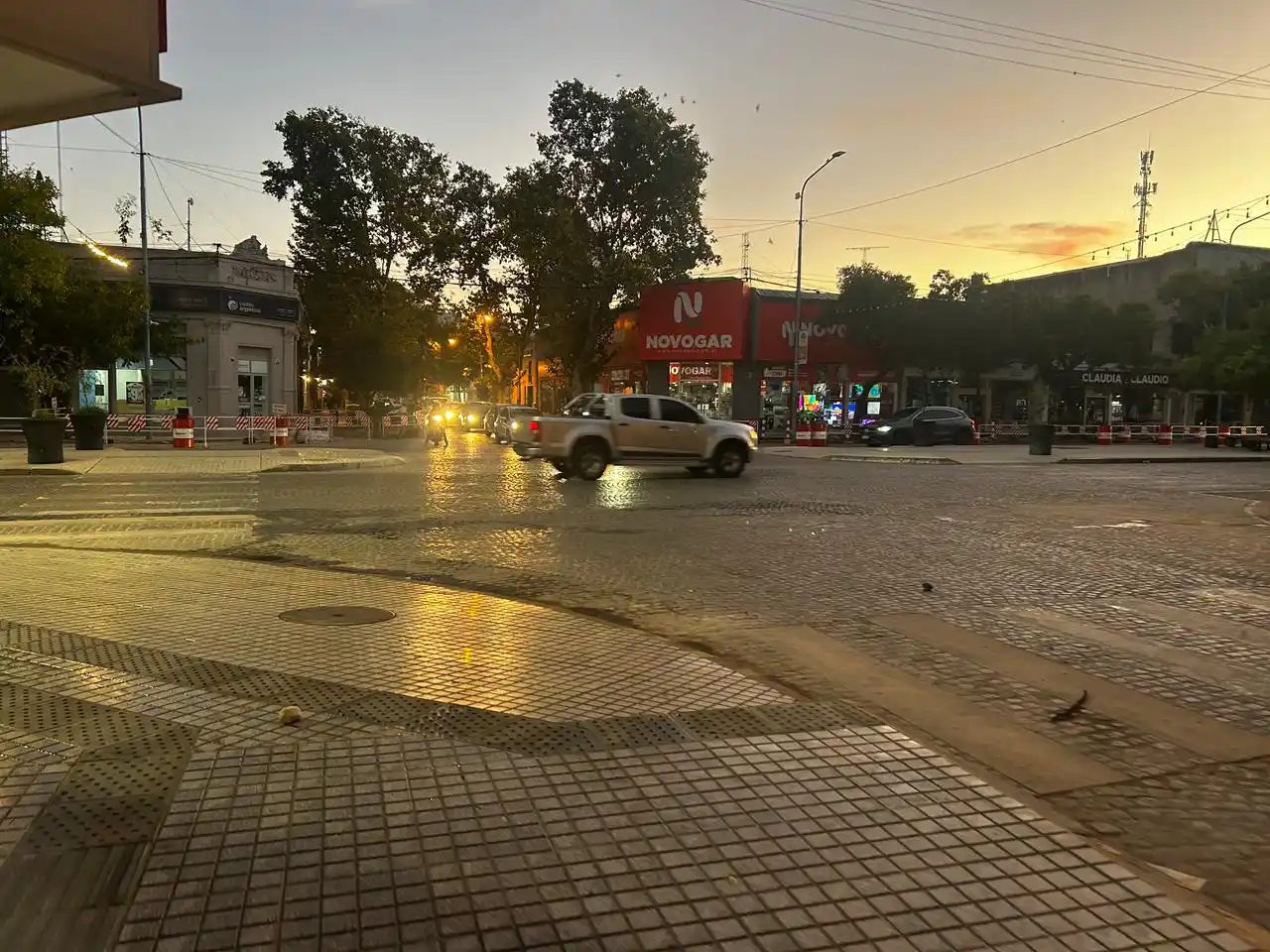 CLIMA AMANECER CIELO CASI DESPEJADO CENTRO - 2