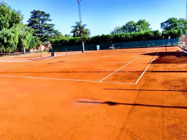 “En el tenis de Gualeguay Central se cumplen
las medidas de seguridad e higiene a rajatabla…”
