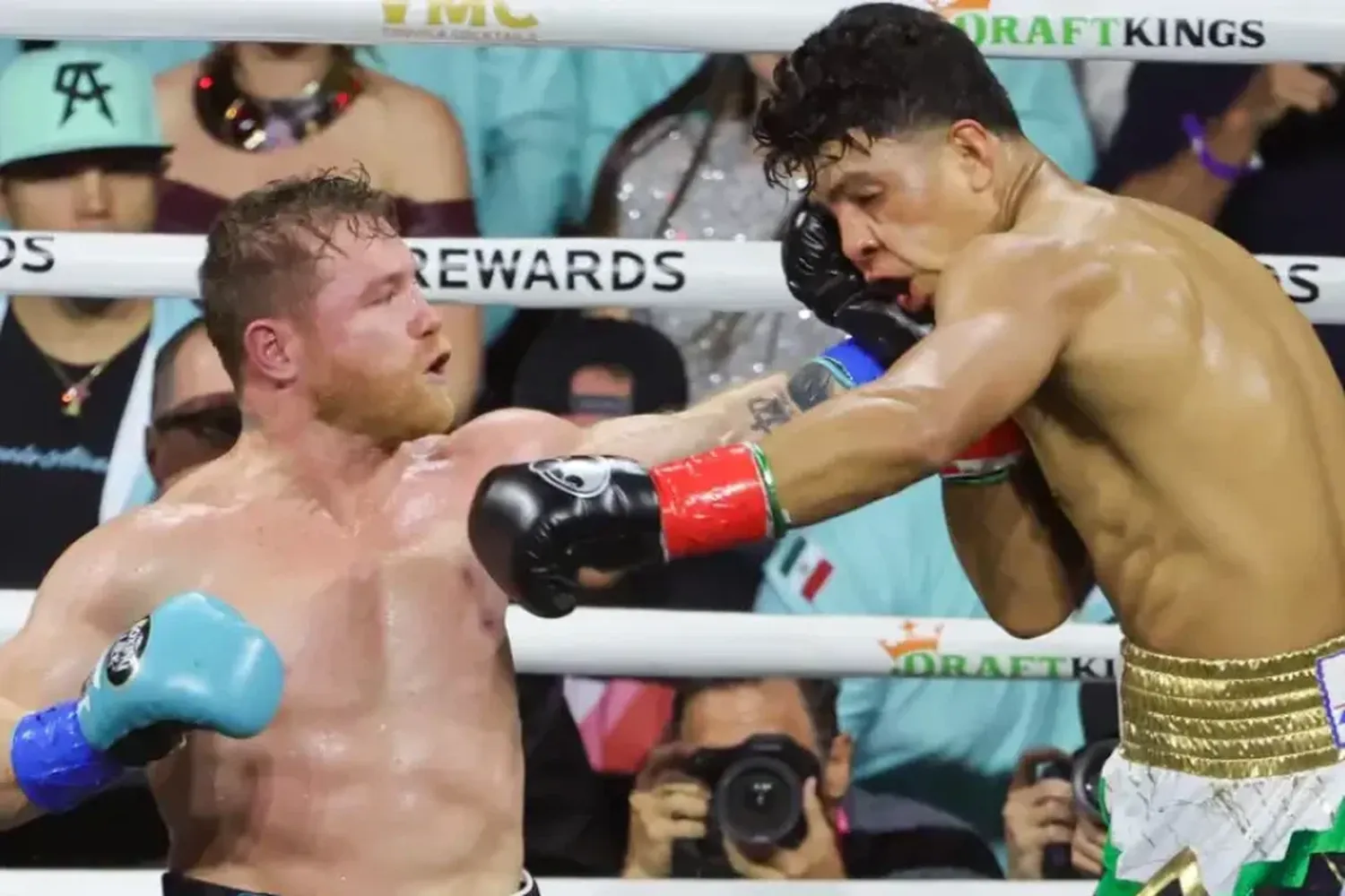 Canelo Alvarez venció a su compatriota Jaime Munguía 