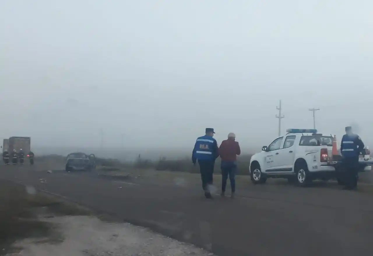 Un automóvil chocó y se incendió en ruta 12