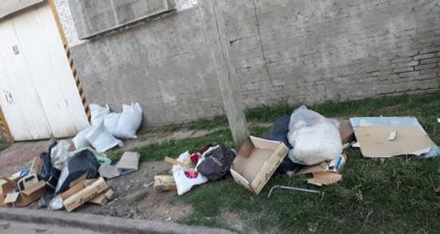 “Un basural” en la vereda