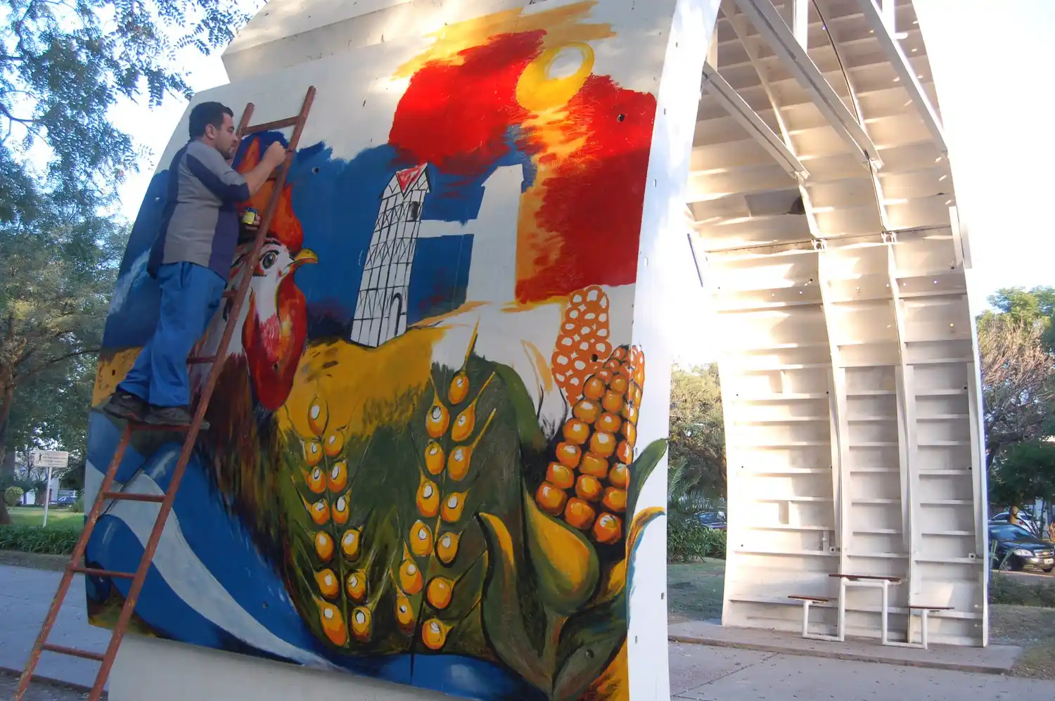 Grandoli retornó al pincel para crear nuevas estampas en el emblemático molde de hierro emplazado en San Martín y Belgrano