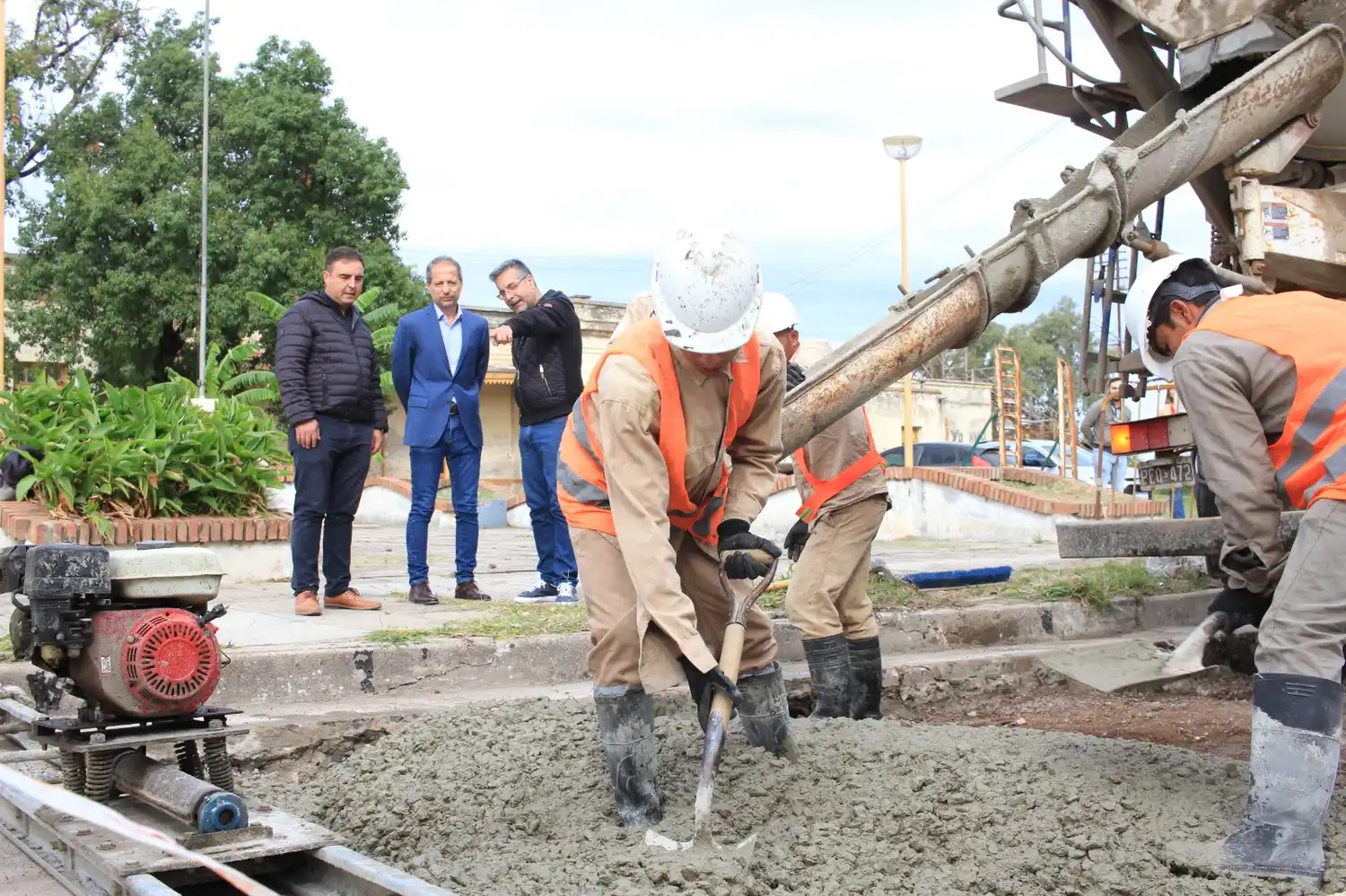 El intendente Damián Bernarte y Néstor Gómez supervisaron obras.
