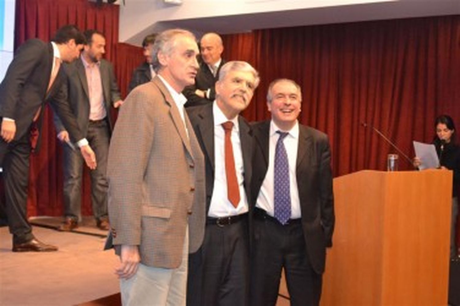 Madariaga: Furor por la foto de Popovich junto con De Vido y López