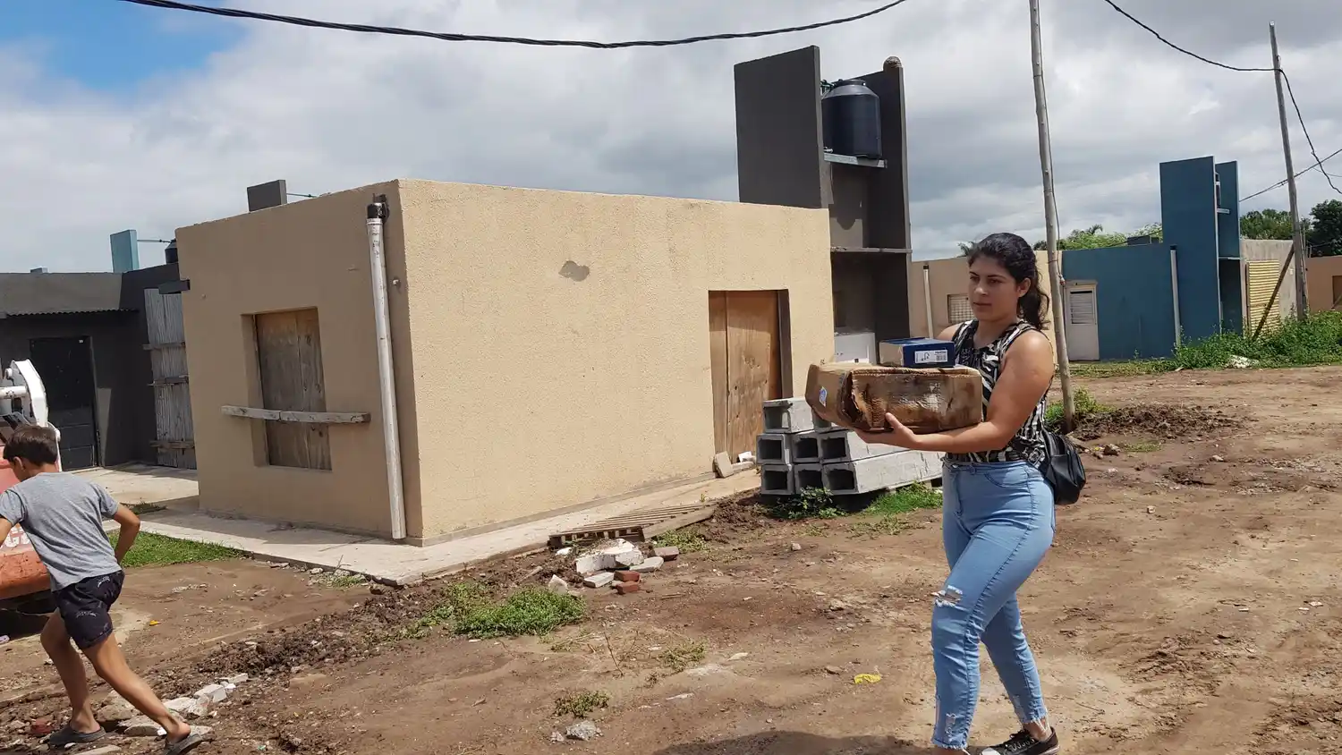 84 viviendas grifería y sanitarios entrega