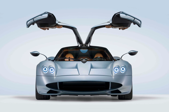 El argentino Horacio Pagani fabricó un nuevo auto que cuesta 7 millones de euros