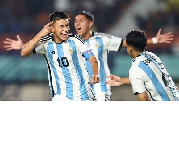 La Selección Argentina venció a Japón y sigue con vida