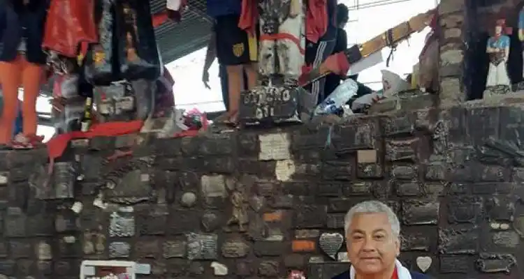 > Salazar visitó al Gauchito Gil y pidió por todos