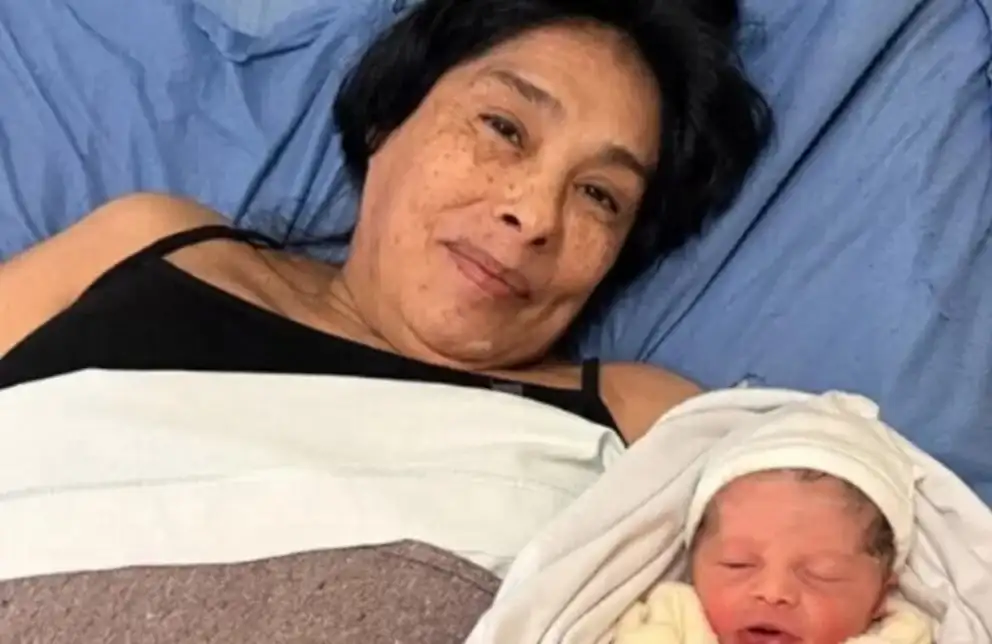 A los 62 años tuvo a su primer hijo y quedó en la historia de la maternidad en Argentina