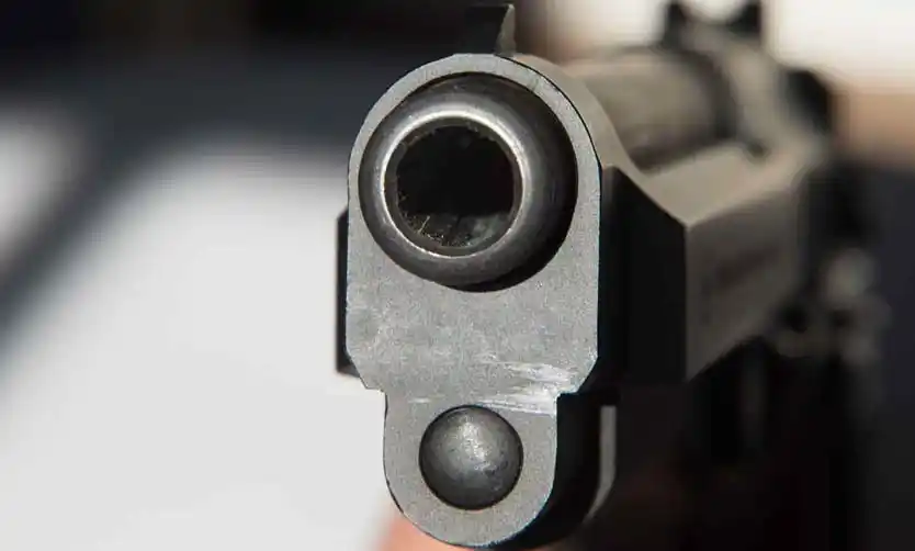 Una de las armas encontradas al militar es robada.