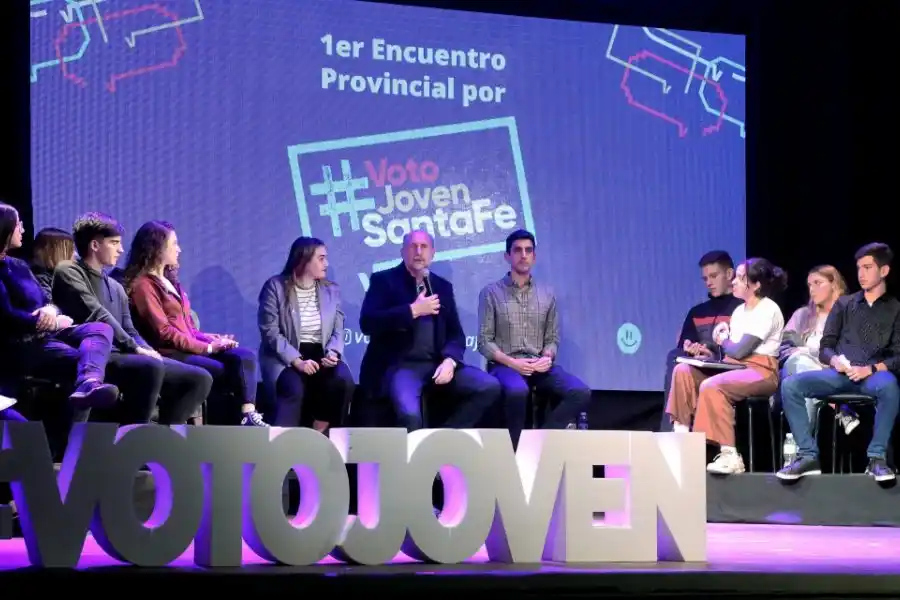 Perotti participó del Primer Encuentro Provincial por la implementación del voto jóven