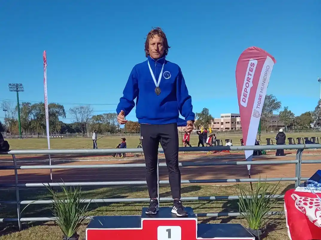 En lo más alto del podio, Luciano Saltapé doble campeón regional