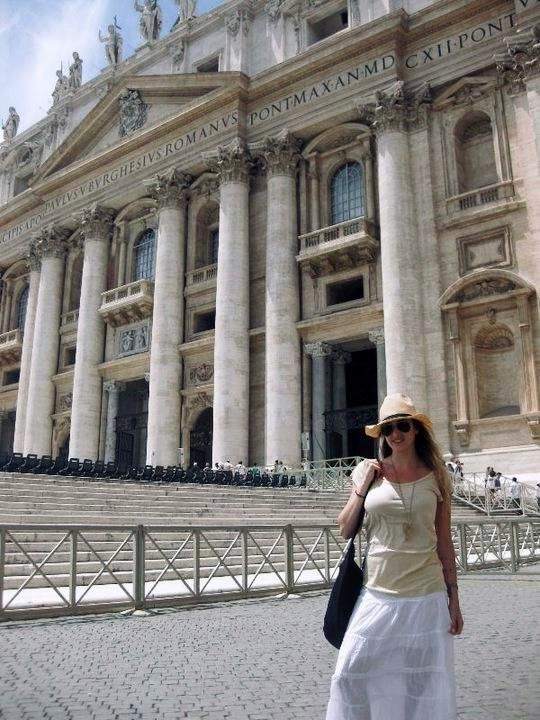 Genara frente a la Basilica de San Pedro-