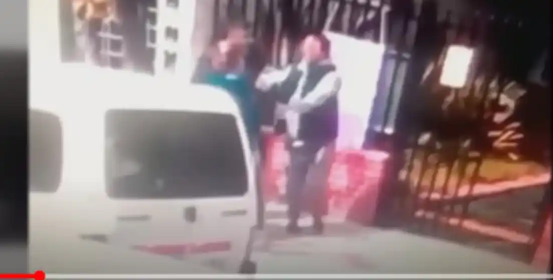 Video: discutieron en el chat de mamis y papis, terminaron a las piñas y uno perdió un ojo