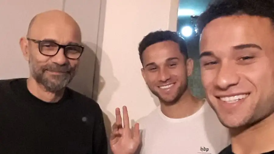 Ricardo Bisanz junto a Juan y su hermano gemelo.