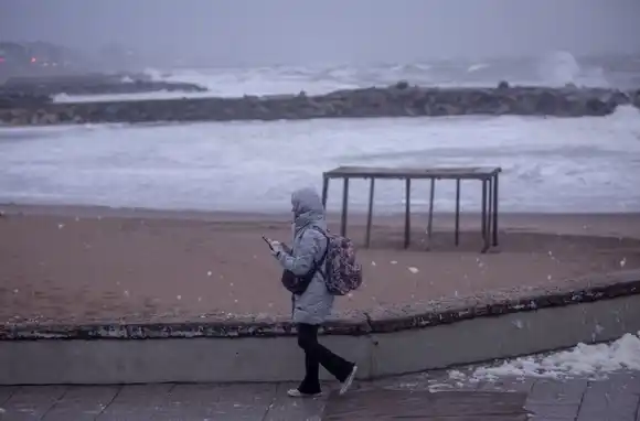 El miércoles empieza con lluvias y termina fresco