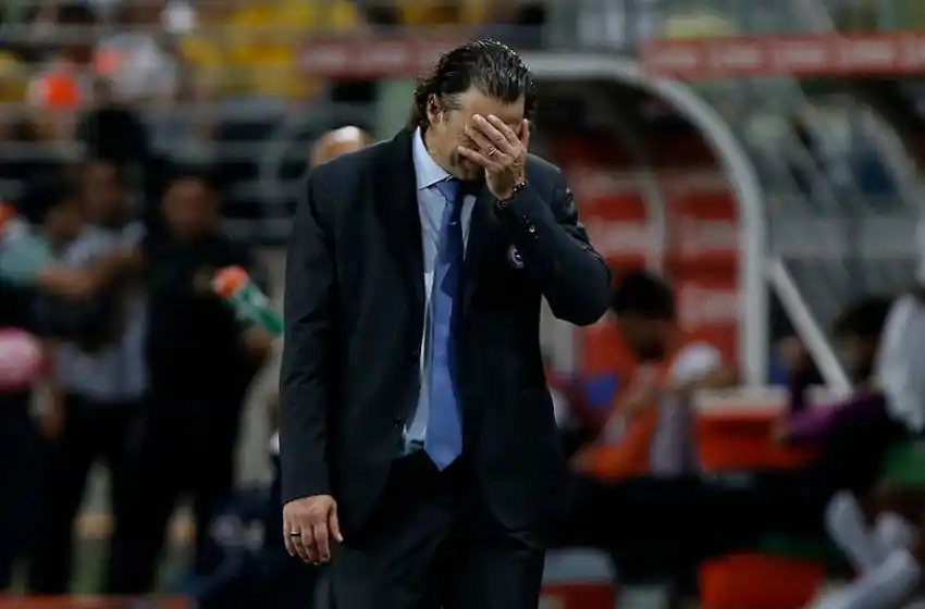 Pizzi dejó de ser el entrenador