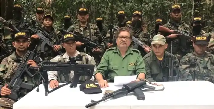 Iván Márquez reaparece con armas y hombres en territorio venezolano (+VIDEO)
