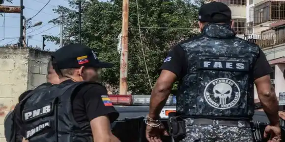 FAES allana sede de la ONG Acción Solidaria y detiene a 6 personas