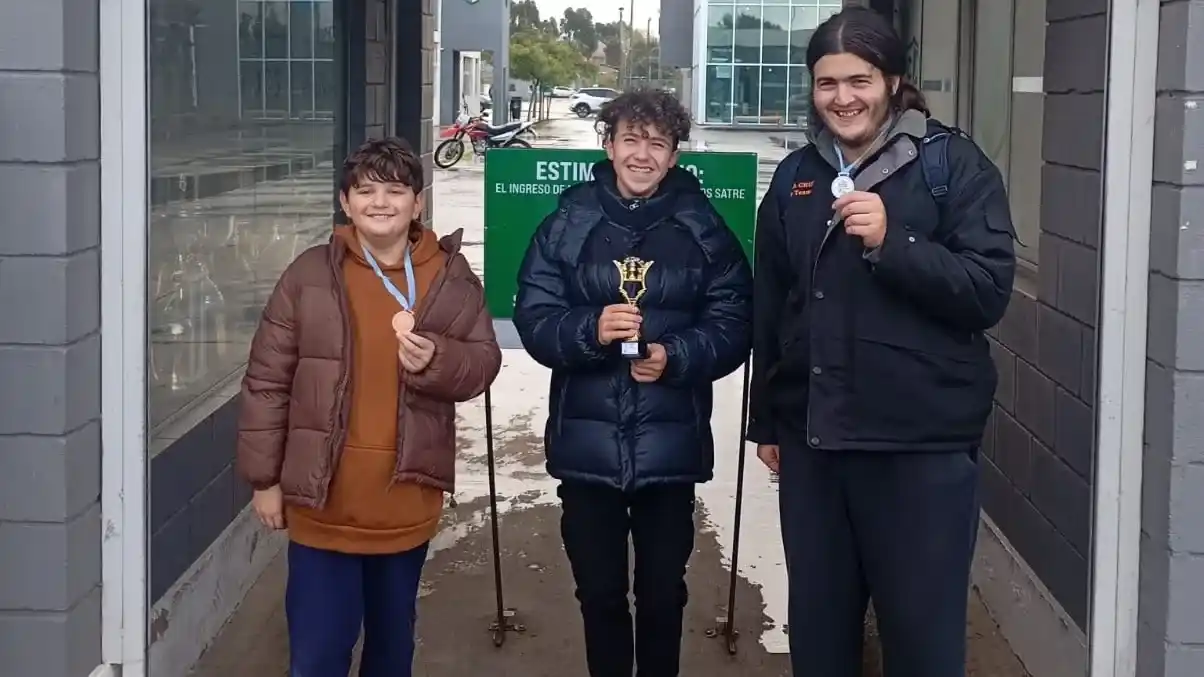 Fichman, Corbalán y Vera, los representantes de la Escuela Municipal de Ajedrez